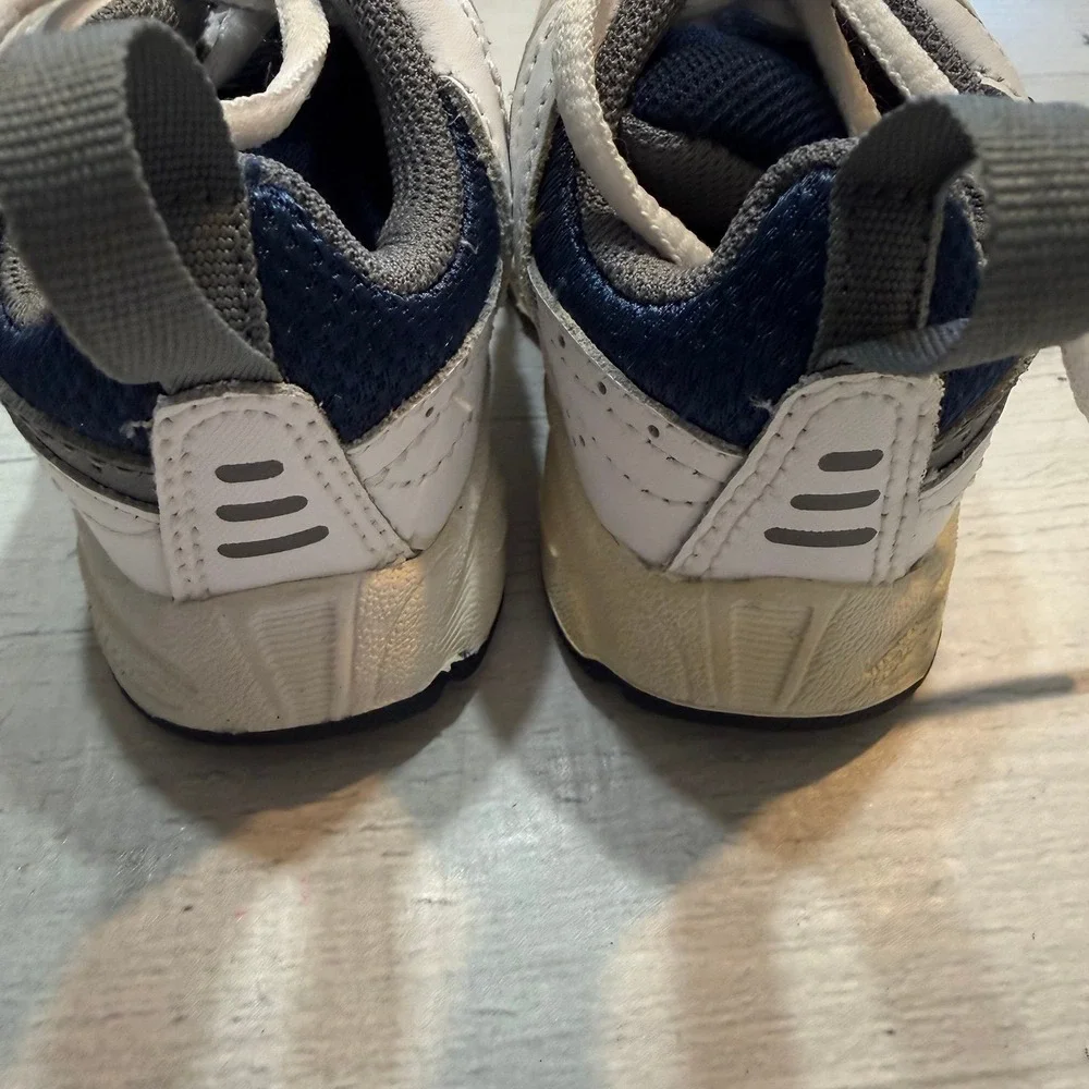 Nike baby Boys 2009 Nike Advantage Runner‎ shoes Size 2c